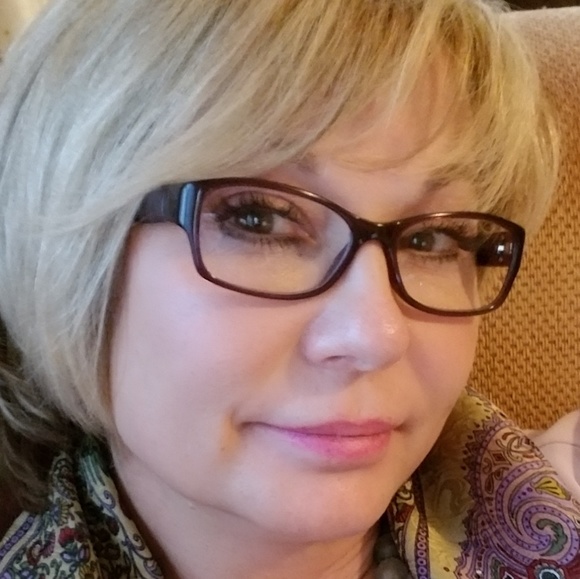 Meet your Posher, Kandi - Picture 2 of 2